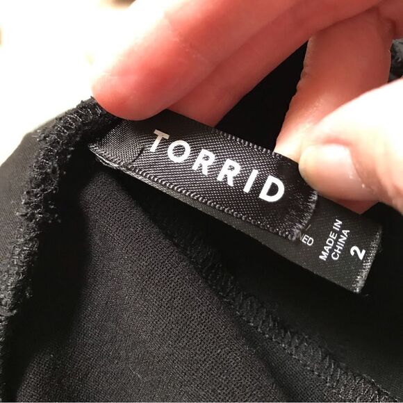 Torrid black cropped pull on zip ankle pants 2X - Picture 4 of 5